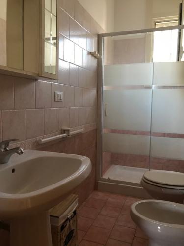 bagno con box doccia
