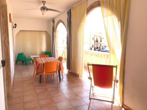 terrazza attrezzata con ventilatore a soffitto