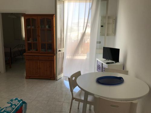 soggiorno con tv e aria condizionata